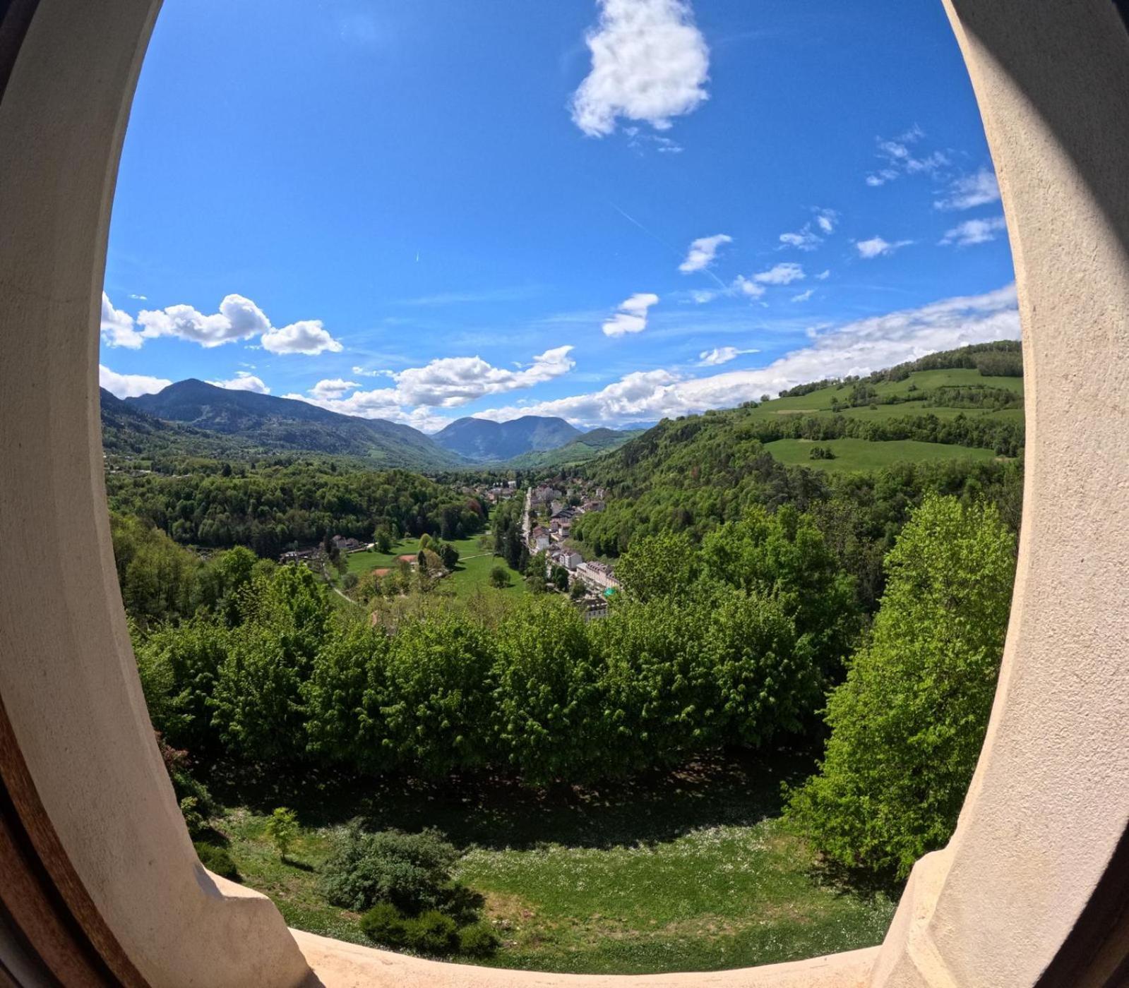 Le Belvedere De La Grand Croix Dans Le Chateau D'Uriage Saint-Martin-dʼUriage 外观 照片